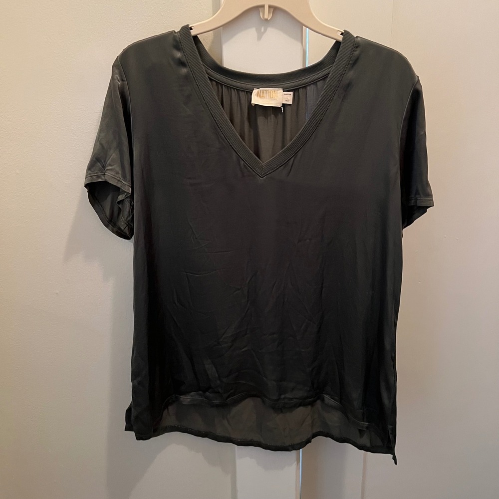 Nation Ltd Green Short Sleeve Tee Large Rayon‎ Casual Holiday V Neck